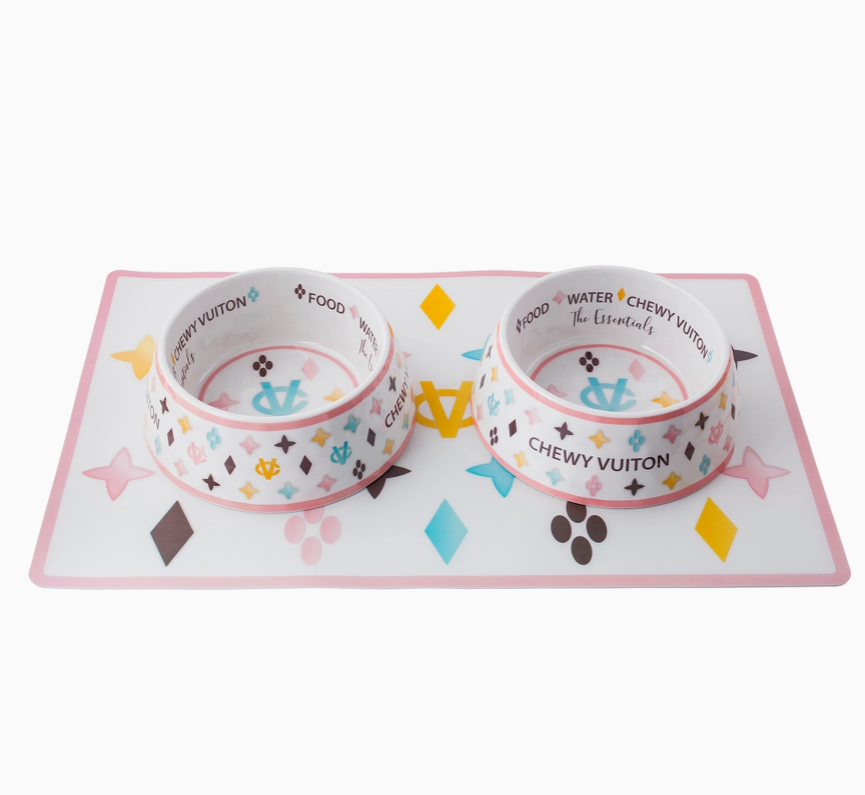 placemat wit chewy vuitton 2.png